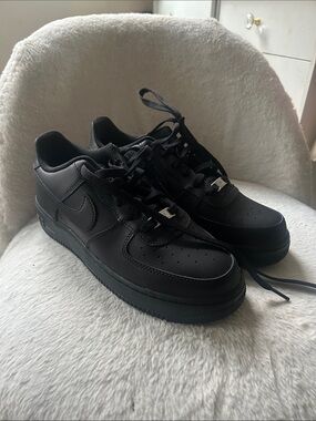 All Black Nike AF1’s